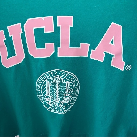 H&M UCLA Varsity‎ Cropped Graphic Tee Size XL - Picture 4 of 6